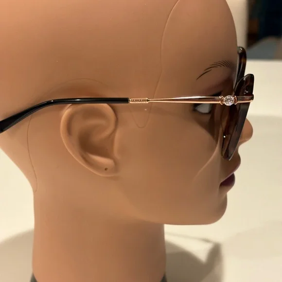 MaxMara Tortoise shell Sunglasses with Gold Accents and  display picture 1